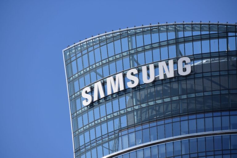 Samsung Launches Ultra-Slim S25 Edge in Strategic Move Ahead of Apple’s Next iPhone